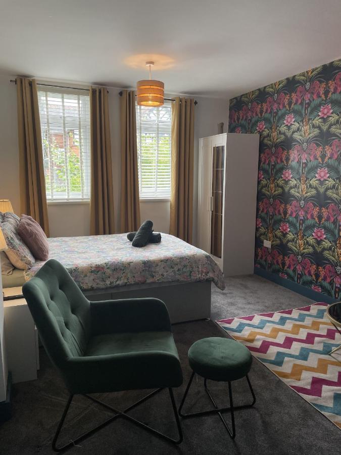 Luxury Studio Apartment Near Birmingham Citycentre Exterior photo